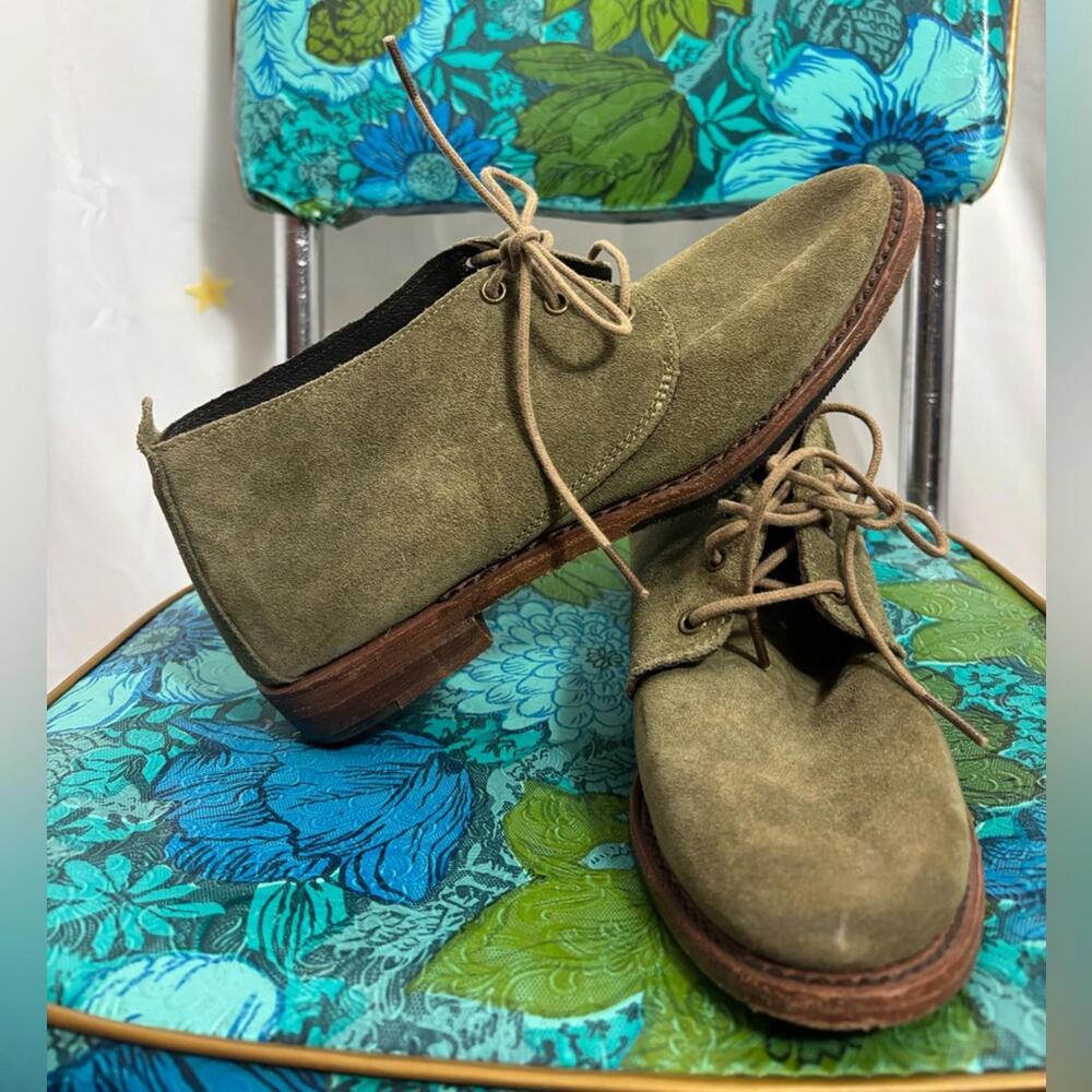Women’s Vintage Shoe Company Suede Chukka Lace up Ankle Boots Size 7 Sage Green